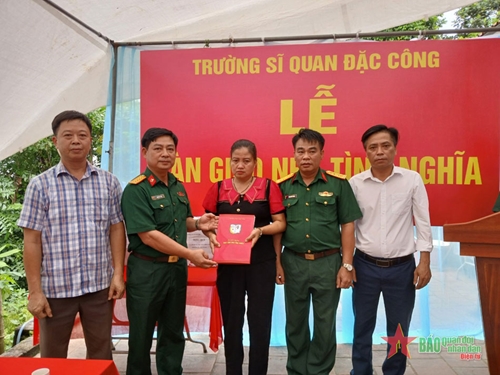 Trường Sĩ quan Đặc công bàn giao nhà tình nghĩa tặng hộ nghèo