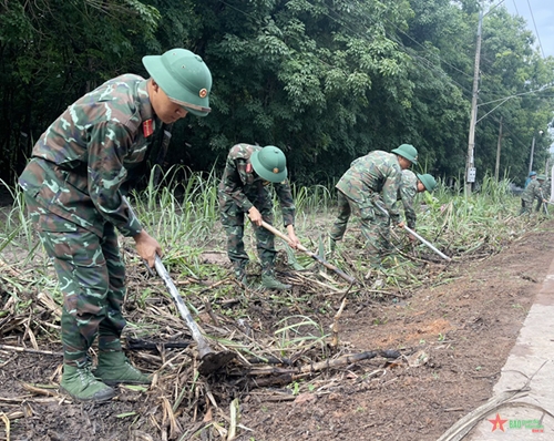 Sư đoàn 5 (Quân khu 7) phối hợp ra quân làm công tác dân vận