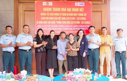 Sư đoàn Không quân 372 khánh thành và bàn giao “Nhà đại đoàn kết” tặng hộ nghèo