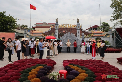 Làng hương Quảng Phú Cầu