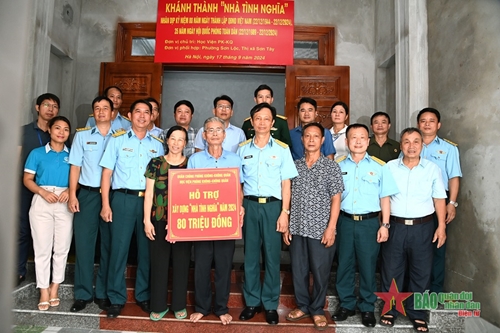 Học viện Phòng không - Không quân trao nhà tình nghĩa tặng gia đình chính sách