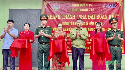 Trung đoàn 710: Khánh thành, bàn giao 2 ngôi nhà tặng người dân huyện biên giới Chư Prông