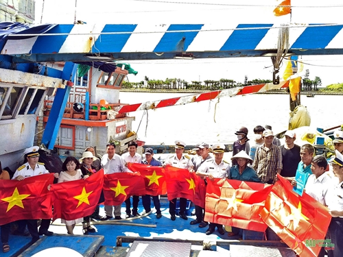 Lữ đoàn 171 thực hiện tốt chương trình “Hải quân Việt Nam làm điểm tựa cho ngư dân vươn khơi bám biển”