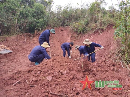 Bám sát địa bàn, tìm kiếm hài cốt liệt sĩ trên đất Bạn Lào