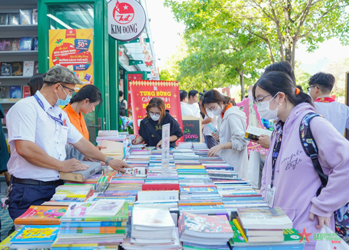 TP Hồ Chí Minh: Ngày đầu tiên hoạt động đường sách TP Thủ Đức