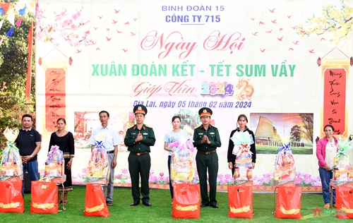 Ấm áp Ngày hội “Xuân đoàn kết - Tết sum vầy” của Công ty 715