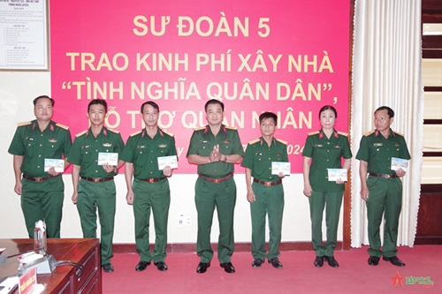 Sư đoàn 5 (Quân khu 7) trao kinh phí xây dựng, sửa chữa nhà tặng quân nhân có hoàn cảnh khó khăn