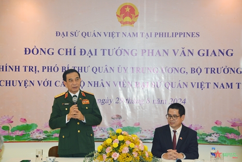 Đại tướng Phan Văn Giang thăm Đại sứ quán Việt Nam tại Philippines