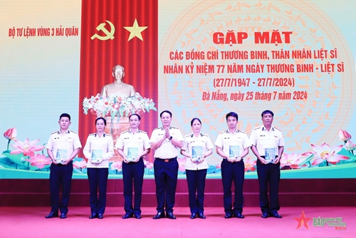 Vùng 3 Hải quân: Trao hơn 450 triệu đồng tặng gia đình chính sách