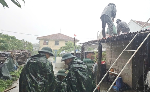 Lực lượng vũ trang Quân khu 4: Bám sát địa bàn, triển khai nhiều biện pháp giúp dân