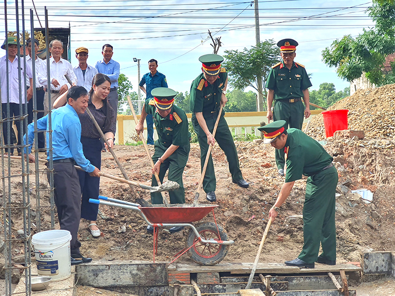 Khởi công xây dựng nhà tình nghĩa cho gia đình chính sách