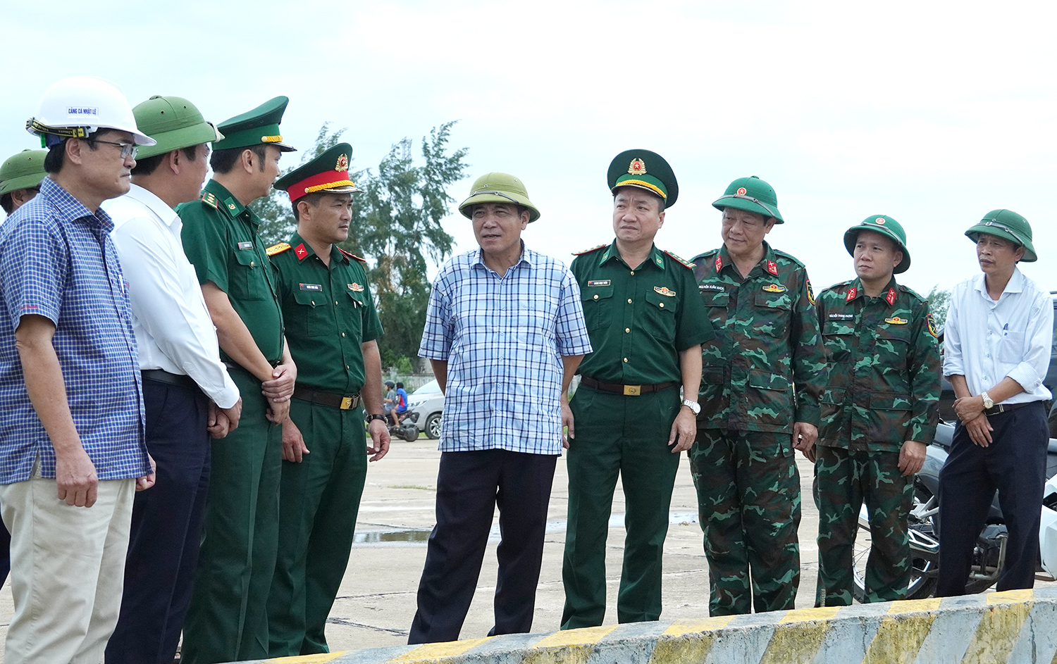 Triển khai công tác ứng phó với áp thấp nhiệt đới