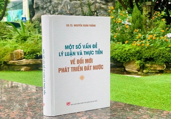 Ra mắt cuốn sách “Một số vấn đề lý luận và thực tiễn về đổi mới, phát triển đất nước”