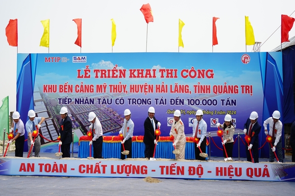 Quang Tri inaugurates My Thuy Deepwater Port construction