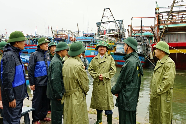 Chủ tịch UBND tỉnh Võ Văn Hưng kiểm tra công tác phòng chống bão...