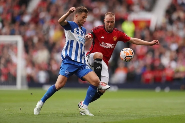 Hàng thủ lại mơ ngủ, MU thua 1-3 trước Brighton