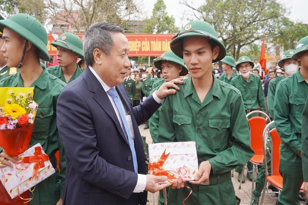 113 tân binh huyện Cam Lộ lên đường nhập ngũ