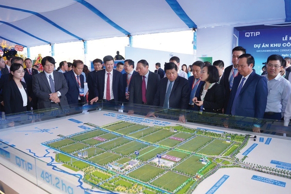 Industrial sectors, services set to become key pillars for Quang...