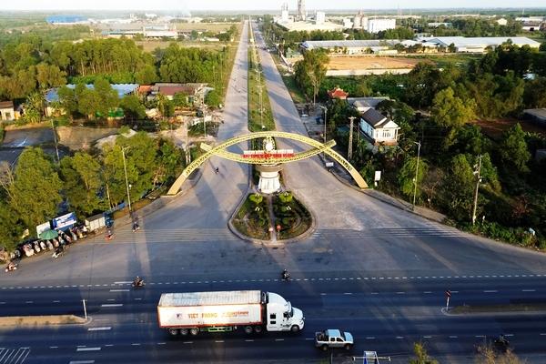 Cần sớm đầu tư hệ thống đèn tín hiệu giao thông tại nút giao giữa...