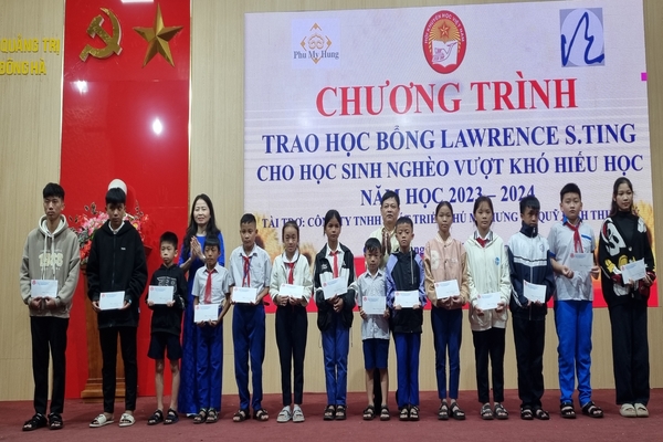 Trao 180 suất học bổng cho học sinh, sinh viên nghèo vượt khó hiếu học