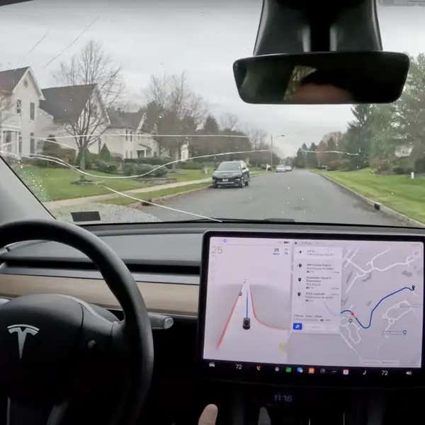 Một Tesla đã đâm và giết một người lái xe mô tô là hoàn toàn tự lái xe