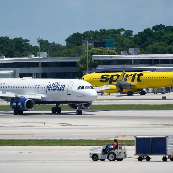 JetBlue và Spirit Airlines cho biết họ sẽ kháng cáo phán quyết của thẩm phán đã ngăn chặn việc sáp nhập của họ