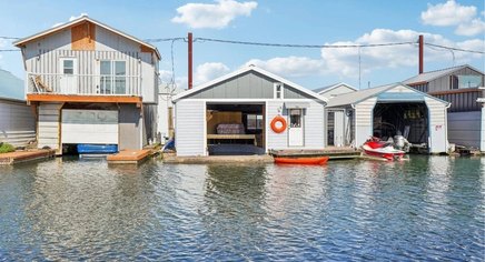 Portland boat Shed là được bán như 185K Nhà của gia đình Vậy, bạn sẽ mua quán rượu Budget - Bạn bè chứ?