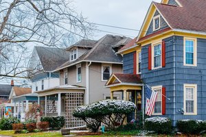 The Housing Market's Unhappy New Year: Fewer Homes Go Under Contract as Mortgage Rates Rise