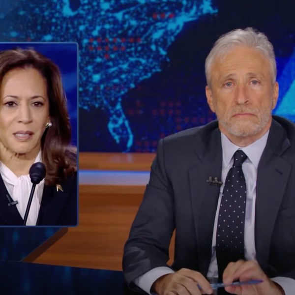 Xem Jon Stewart phá bỏ cuộc tranh luận về chương trình hàng ngày '