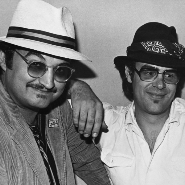 Dan Aykroyd look Back: Làm cho các anh em nhà Blues, giấu John Belushi's Cocaine, và nhiều hơn