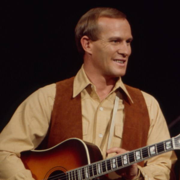 Tom Smothers, Huyền thoại hài phản văn hóa với anh em nhà Smothers, qua đời ở tuổi 86