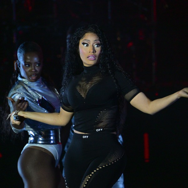 Nicki Minaj Postpones Manchester Show Sau khi bị bắt vì dùng ma túy ở sân bay Amsterdam