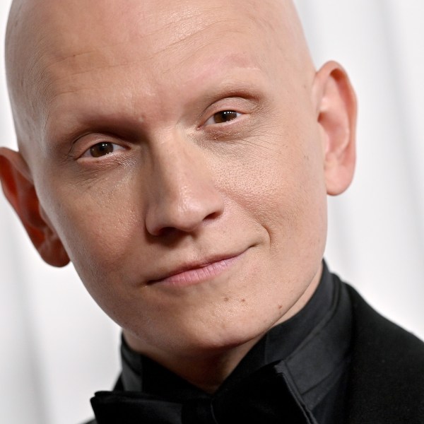 Anthony Carrigan về phần cuối của ‘Barry’ và đóng vai Metamorpho trong ‘Superman: Legacy’