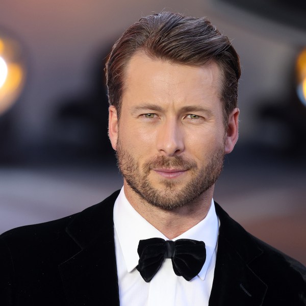 Glen Powell là Stud Rom-Com mà chúng tôi xứng đáng