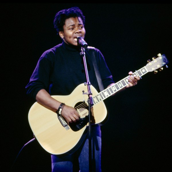 Xem Tracy Chapman, Người đã xuất hiện xuất sắc tại lễ trao giải Grammy 2024, biểu diễn 'Fast Car' tại Triển lãm 1989