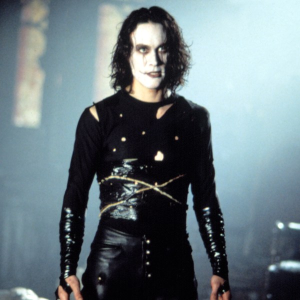 Tại sao 'Con quạ' và Brandon Lee vẫn ám ảnh chúng tôi