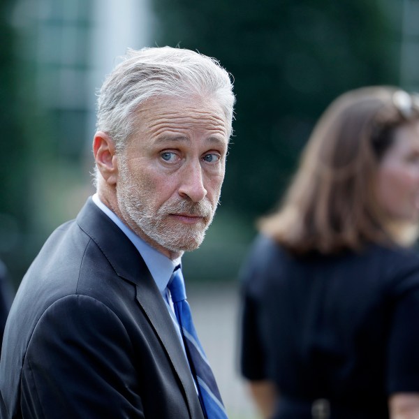 Jon Stewart nói sự phản ứng của Biden với Debate Flop là 'trở thành người Thumpian '