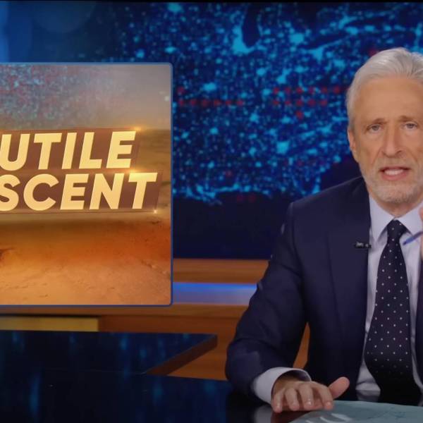 Jon Stewart phê bình Israel'De-secalation qua chiến thuật leo thang