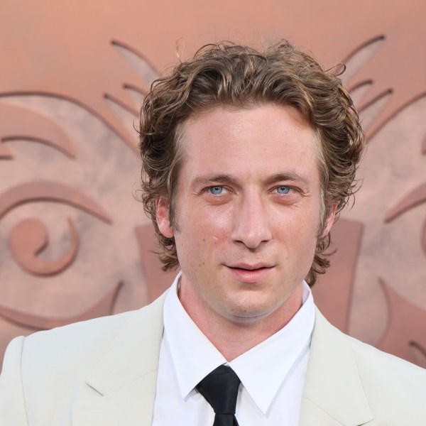 Jeremy Allen White lên kế hoạch tự ca hát trong phim Bruce Springsteen