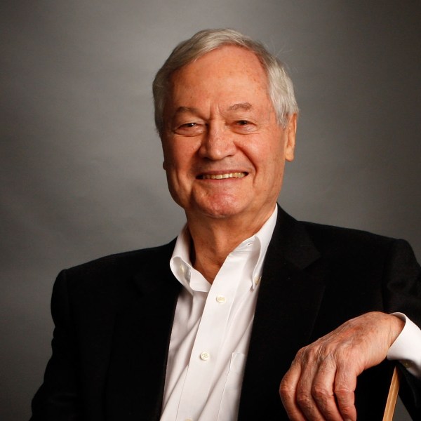 Roger Corman, giám đốc phân phối đường ray B và sản xuất, đã chết lúc 98 tuổi