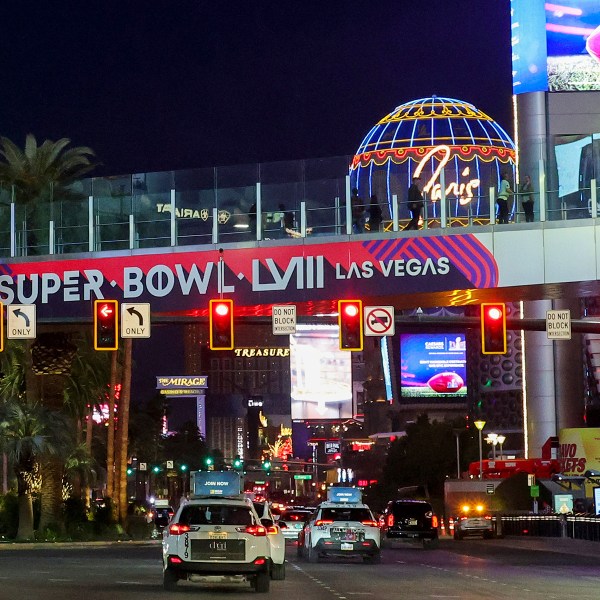 Las Vegas đã dành nhiều thập kỷ để từ chối Super Bowl. Bây giờ nó có thể mang lại 700 triệu đô la