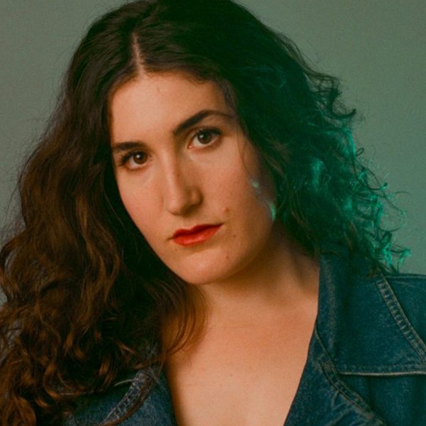 Màn trình diễn solo sát thủ của Kate Berlant hoàn toàn là về việc mất kiểm soát