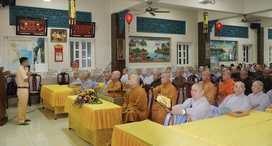 Tuyên truyền, vận động tăng ni, phật tử tham gia bảo đảm trật tự, an toàn giao thông