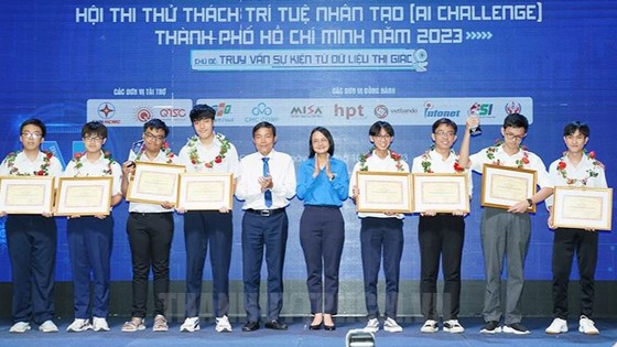 Trao giải hội thi Thử thách trí tuệ nhân tạo TPHCM năm 2023