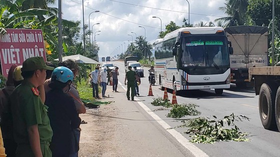 Truy xét tài xế xe khách tông chết người rồi rời khỏi hiện trường