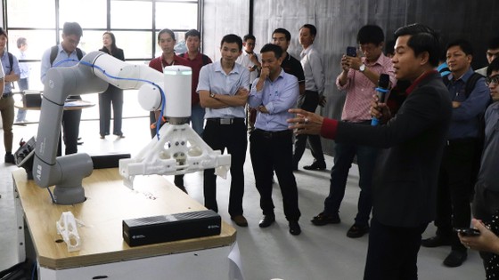 Dây chuyền tự động hóa linh hoạt với kẹp gắp Robot in 3D