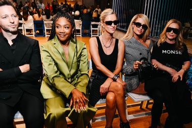 Tiffany Hardish đóng cửa sau khi NYFW dám