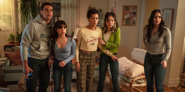 Những ngôi sao hét lên, bao gồm Melissa Barrera & Jenna Ortega, đoàn tụ giữa bộ phim truyền hình của BTS