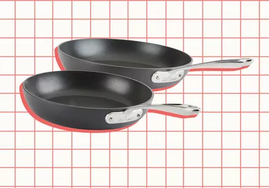 Dù sao thì Hard Anodized Cookware là gì? Chúng tôi nói chuyện với một chuyên gia để tìm hiểu