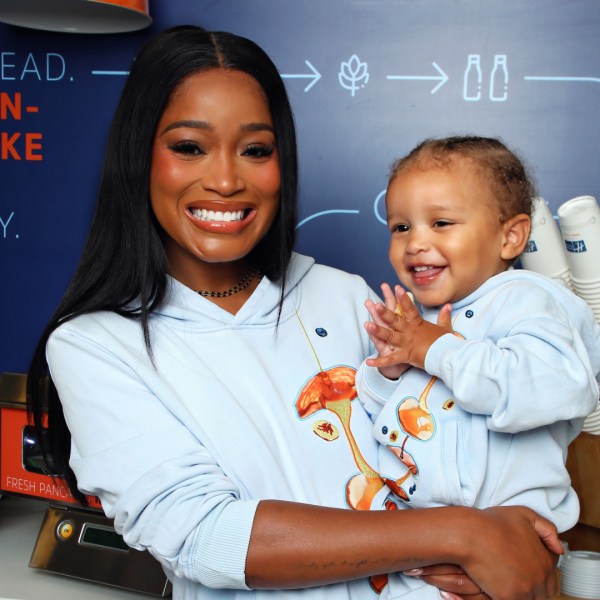 Keke Palmer cho rằng ‘ Mẹ bị sốc trong những bức ảnh ấm lòng với em bé Leo: ‘ Hãy luôn yêu bạn ’